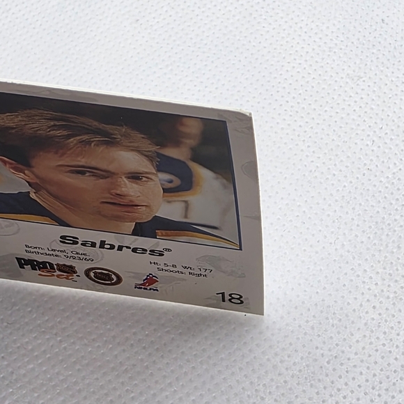 NHL 1992-93 Donald Audette Buffalo Sabres #18 Pro Set Hockey Card - Picture 3 of 5